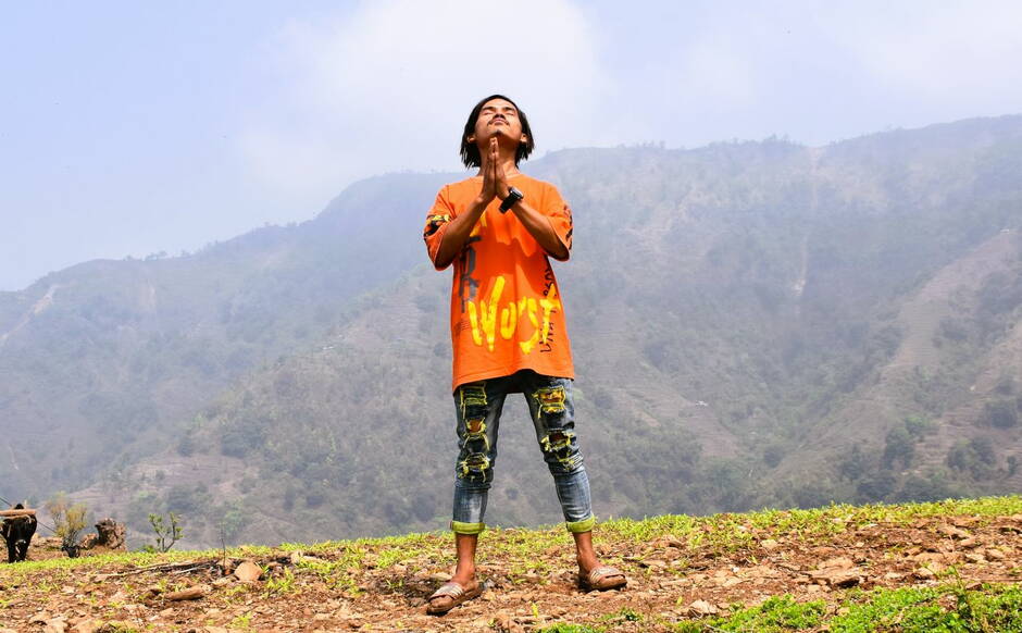 Farmer at morning prayer in his field (Gothara, 1.4.22)