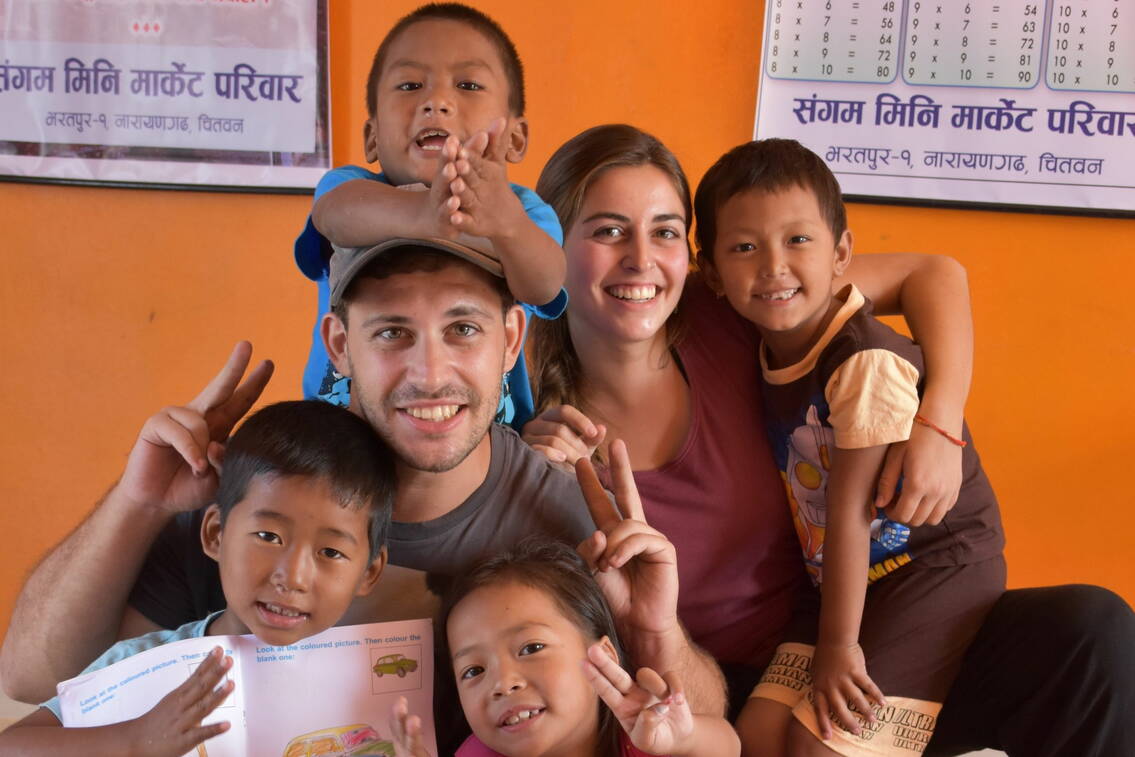 Cristina et Tobias avec des Chepang à Antyodaya