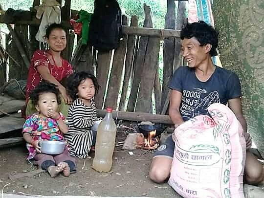 Habitation d'une famille Chepang de quatre personnes 