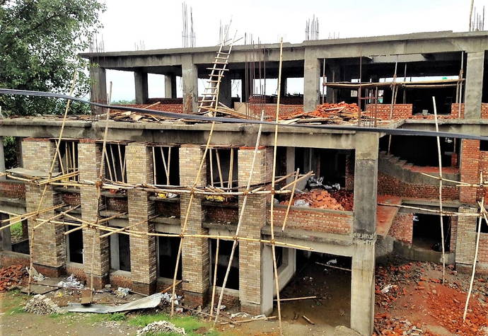 The new Ratnanagar Hospital is growing (Juni 2018)