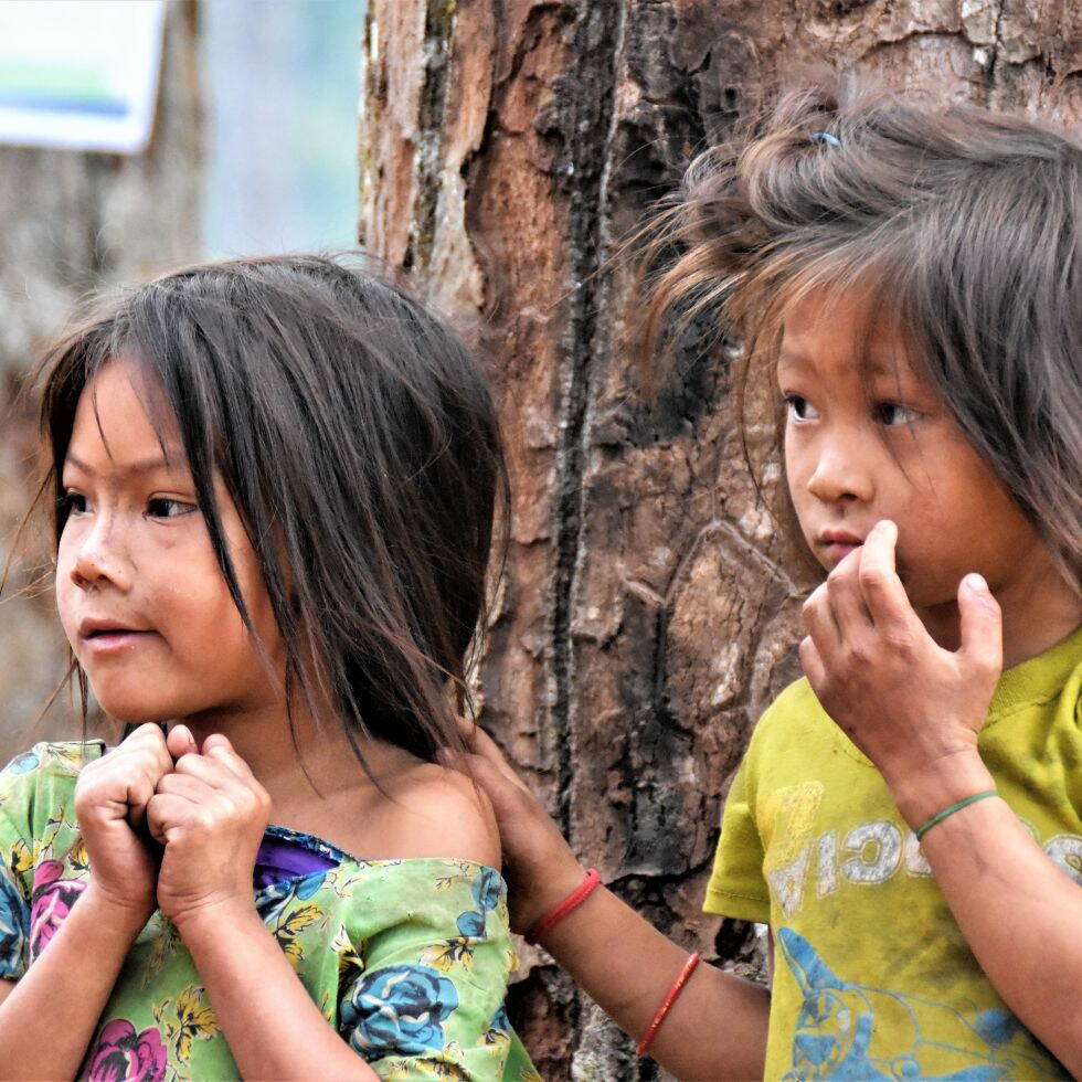 Filles Chepang démunis à Cisapani