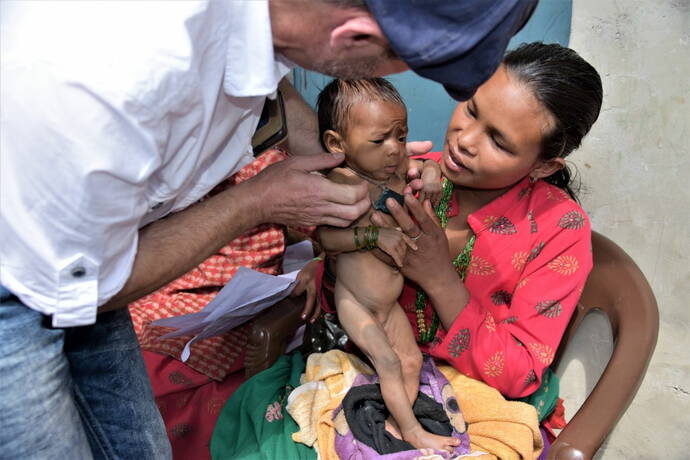 La même fille : 9 mois et pesant 4 kg en avril 2019...