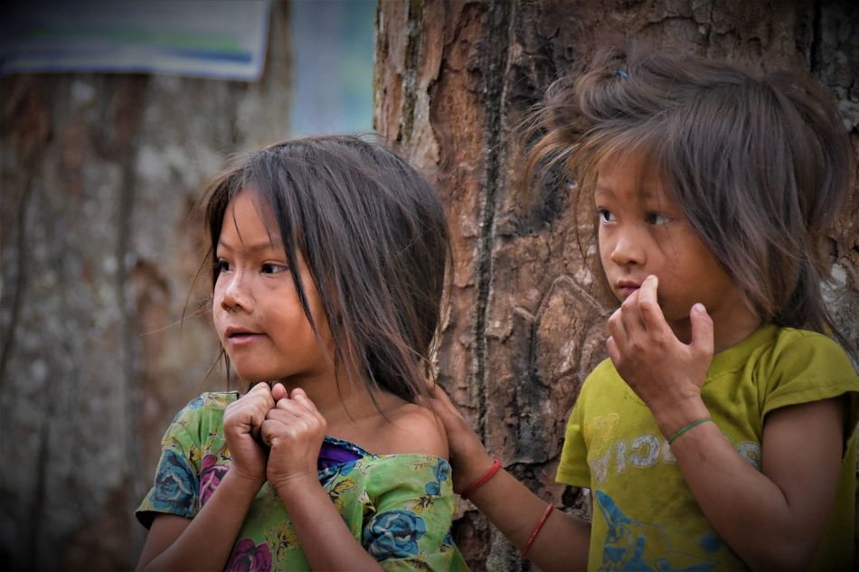 small_chepang_girls_observing_our_arrival.jpg