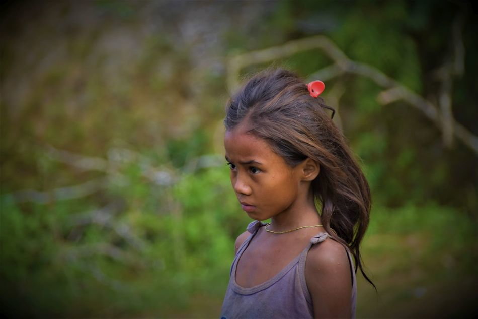 chepang_girl_observing_our_arrival.jpg