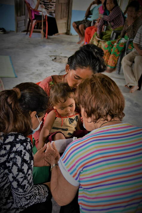 Dr. ruth gonseth dressing wounds